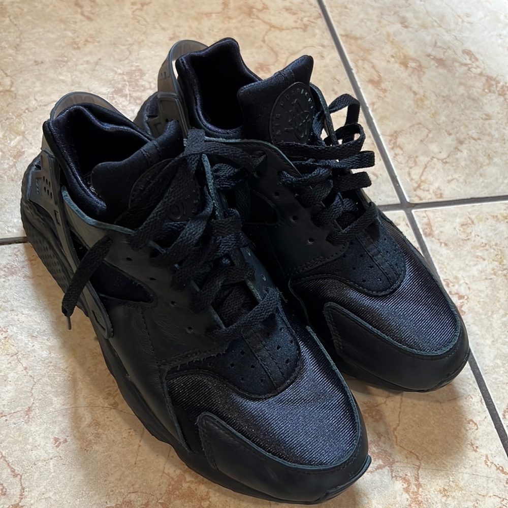 All black Huarche